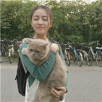 女生抱猫咪的慵懒头像 女生头像 第8张