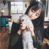 女生抱猫咪的慵懒头像 女生头像 第2张