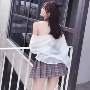 qq头像背影长发女 女生头像 第7张