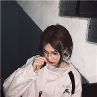 戴眼镜可爱呆萌女生头像 女生头像 第12张