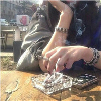 孤独一个人抽烟伤感女生头像 女生头像 第16张