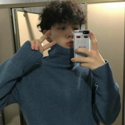 男生头像拿着手机 男生头像 第24张