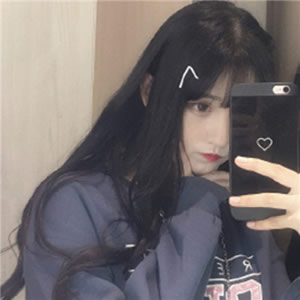 女伤感黑暗拿着手机自拍头像 女生头像 第9张