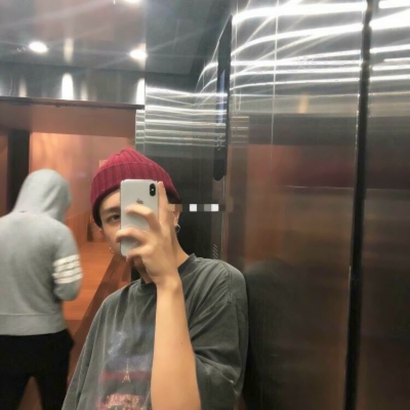 男生头像拿着手机 男生头像 第23张