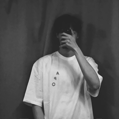 男生头像拿着手机 男生头像 第2张