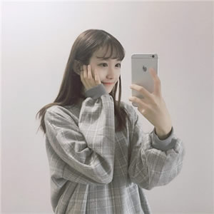女伤感黑暗拿着手机自拍头像 女生头像 第8张