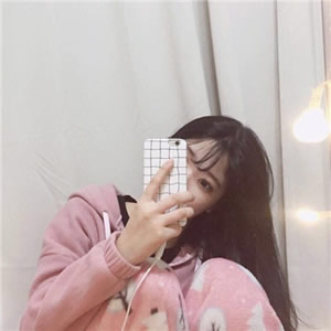女伤感黑暗拿着手机自拍头像 女生头像 第5张
