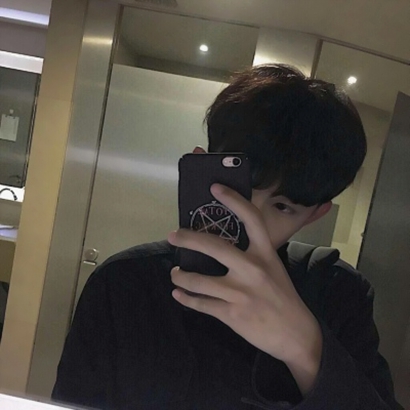 男生头像拿着手机 男生头像 第17张