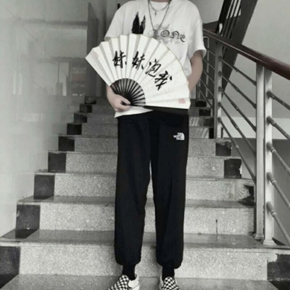 手持扇子男生头像 男生头像 第3张