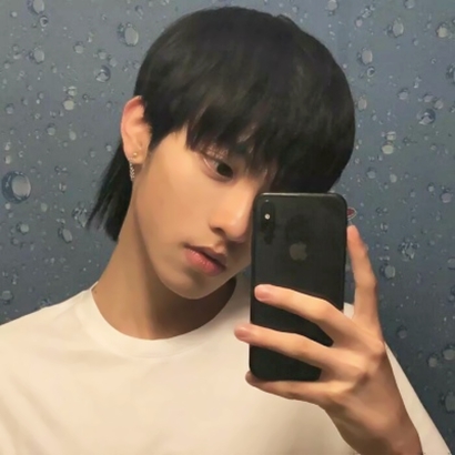 男生头像拿着手机 男生头像 第20张