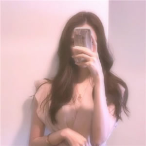 女伤感黑暗拿着手机自拍头像 女生头像 第6张