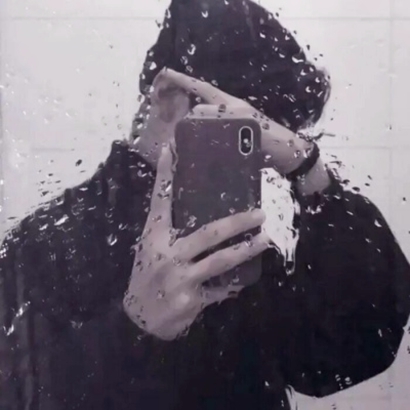 男生头像拿着手机 男生头像 第15张