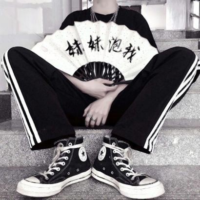 手持扇子男生头像 男生头像 第4张