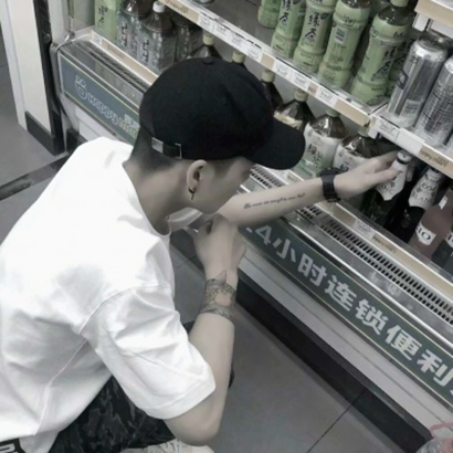 帅气男生遮脸图生头像 男生头像 第24张