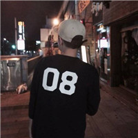 qq男生头像背影戴帽子 男生头像 第9张