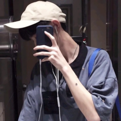 男生用手机挡脸头像 男生头像 第8张