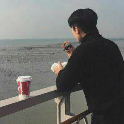 头像男生帅气背影海边 男生头像 第5张