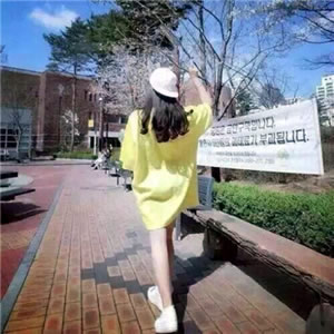 微信头像女戴帽子背影 女生头像 第5张