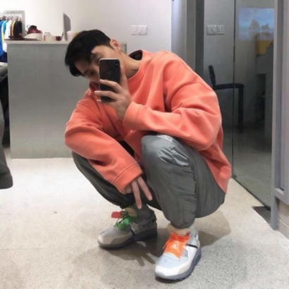 男生用手机挡脸头像 男生头像 第13张