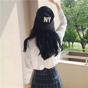 微信头像女戴帽子背影 女生头像 第14张