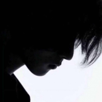 低头伤感情侣一男一女生头像像图片，画面感满满