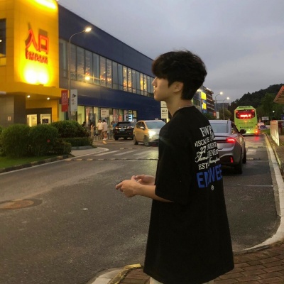 被帅到！真人男生背影头像来袭