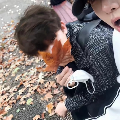 氛围感十足的小众ins风男生头像推荐