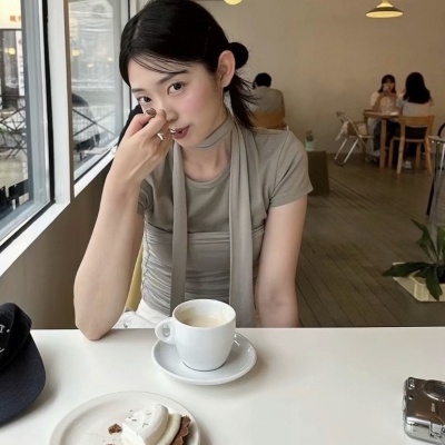 满满高级感的小众ins韩系女生头像