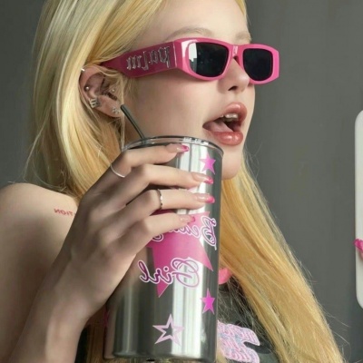 酷女孩必备！ins风个性超酷戴眼镜女生头像来啦