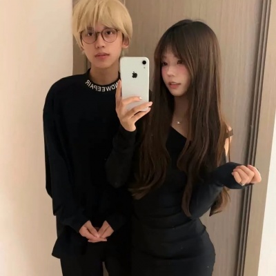 双人情头真人明显，满满的甜蜜气息