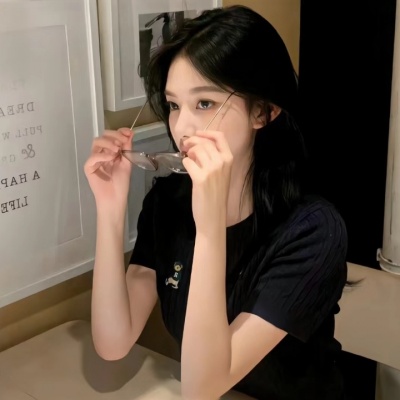 被问无数次的气质简约小众女生头像