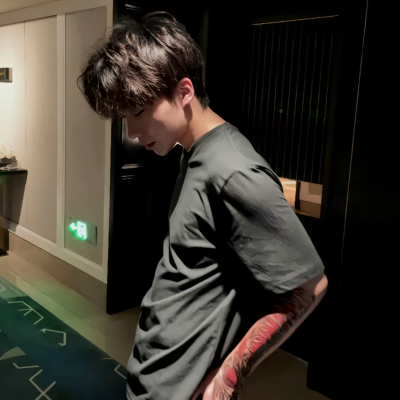 被问N次的ins小众个性真人男生头像