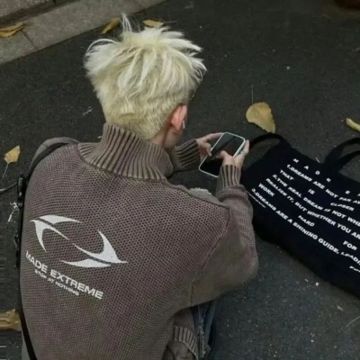 被追问无数次的ins小众男生头像