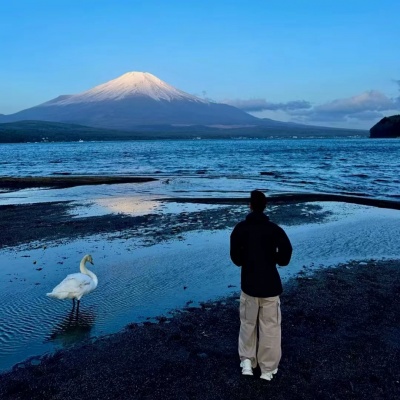 氛围感拉满的男生背影头像来袭