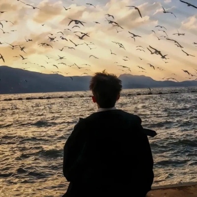 氛围感拉满的小众唯美意境男生头像分享