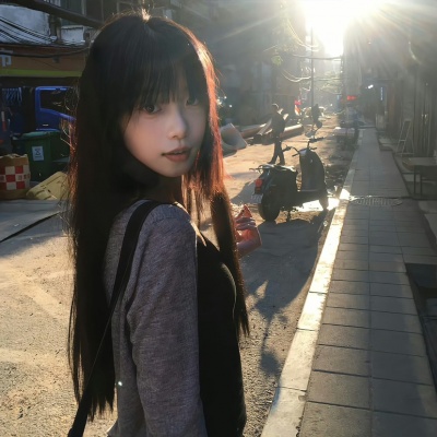 慵懒冷淡风女生头像，狠狠心动
