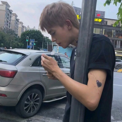 男生氛围感高级头像真人，帅哥们必看！