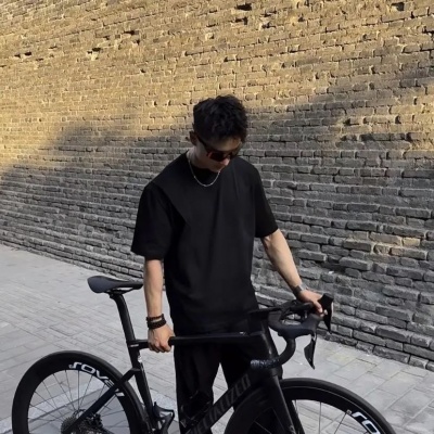 男生头像时尚大气,潮流感爆棚