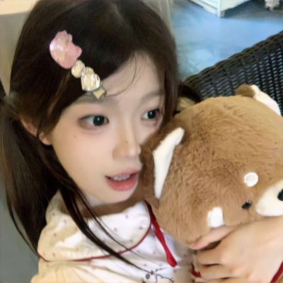 甜美可爱女生头像真人，洋溢着满满的青春活力