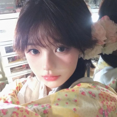 被狠狠拿捏的复古氛围感女生头像