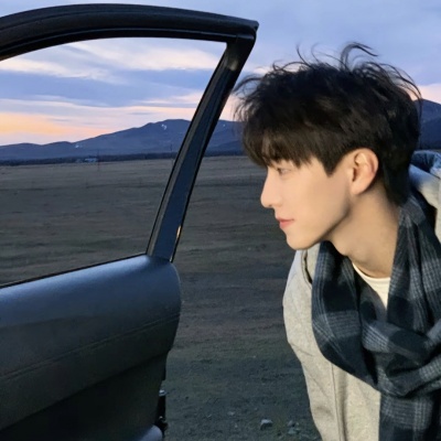 自由感拉满的超绝干净帅气男头分享