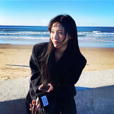 狠狠拿捏自由感美女头像