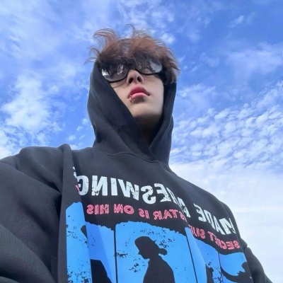 2025年超火的ins风帅气男生头像合集!