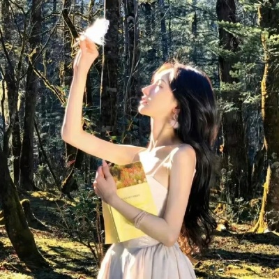 氛围感拉满的气质女生头像，高级感爆棚