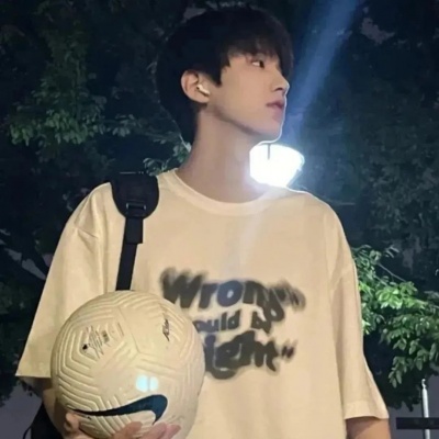 帅哥们必看的个性微信头像来啦