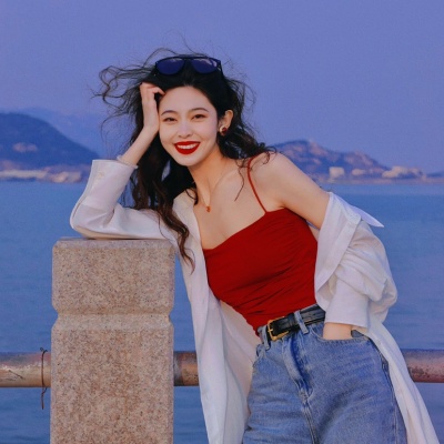 被复古港风多巴胺明媚女生头像美哭