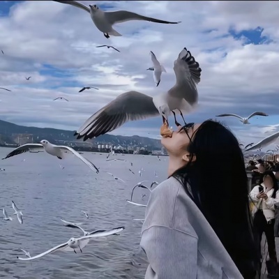 被自由感旅游风景女生背影头像美哭啦