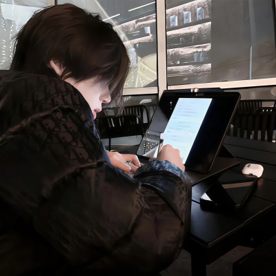 狠狠心动!高级emo伤感男头像来袭