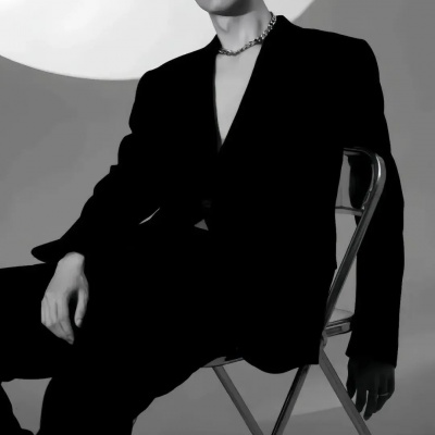 超绝!一男一女高级感霸气黑白纯欲部位情头来了