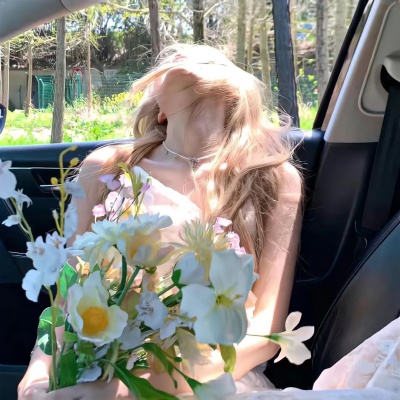 唯美抱花女生头像🌸美得不像话